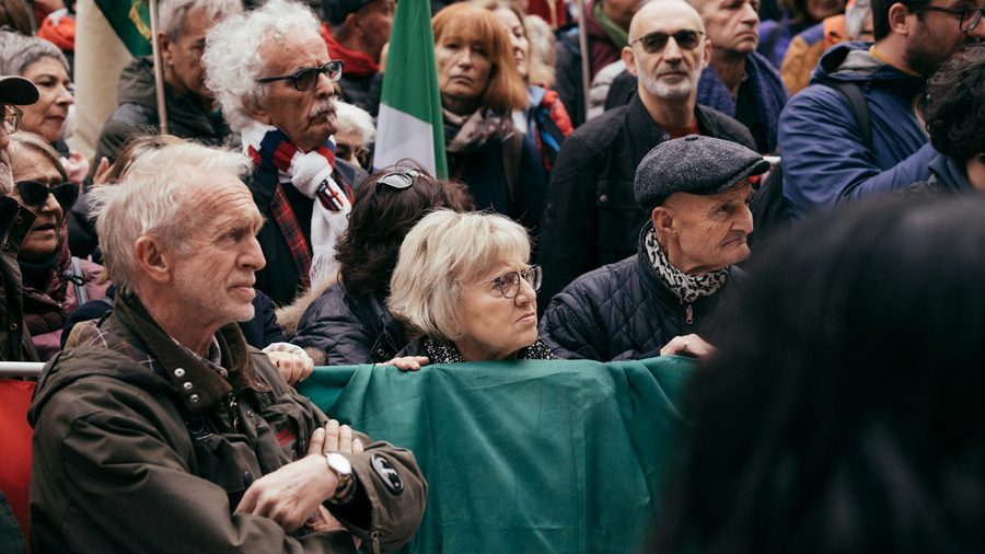 ued体育 APP — 营业执照与资质公示示意配图
